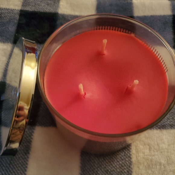 Bath and Body Works Peppermint Marshmallow Candle - Picture 3 of 4